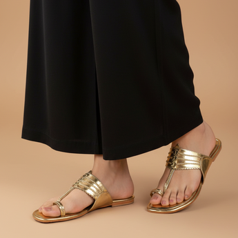 SOLEIA Gold Kolhapuri Flats – AUZORI